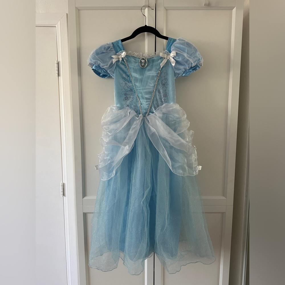 Disney Store Cinderella Princess Dress - size 7 / 8 - skirt lights up !!